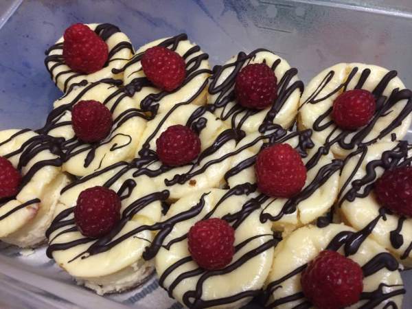 mini-raspberry-cheesecakes