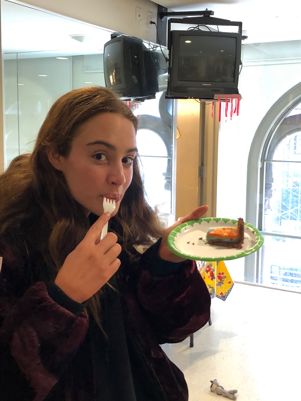 Grace Van Patten who plays Joan